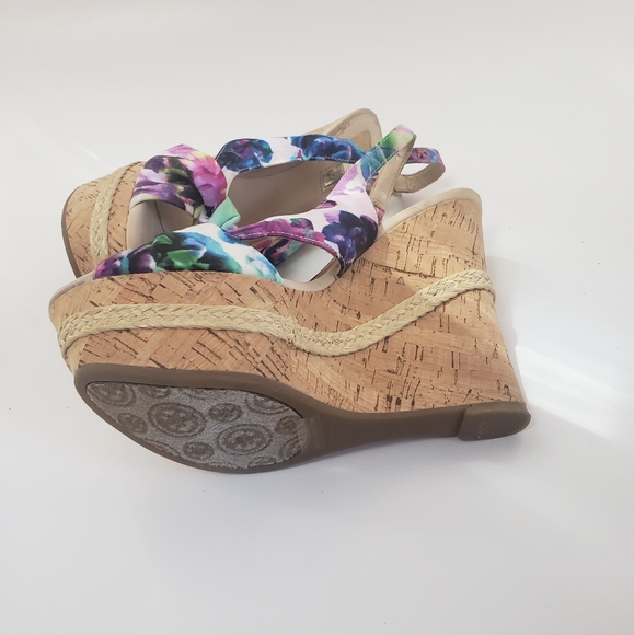 GUESS GWDELILAN Floral Wedge Sandals Size 7 - Picture 8 of 8